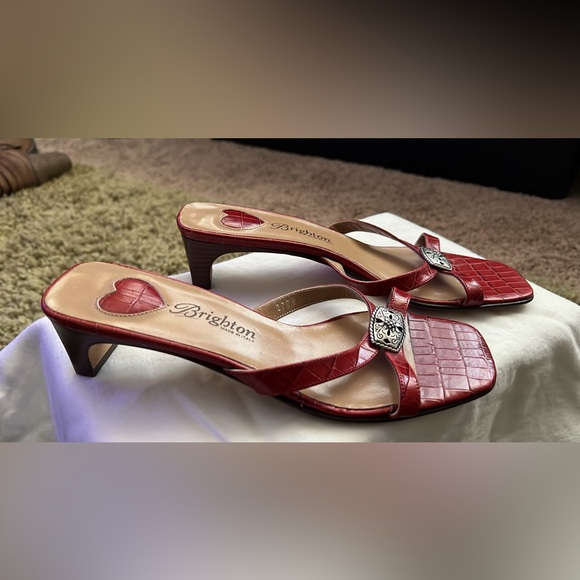 Kitten slip on Heels size 6 - Picture 2 of 3